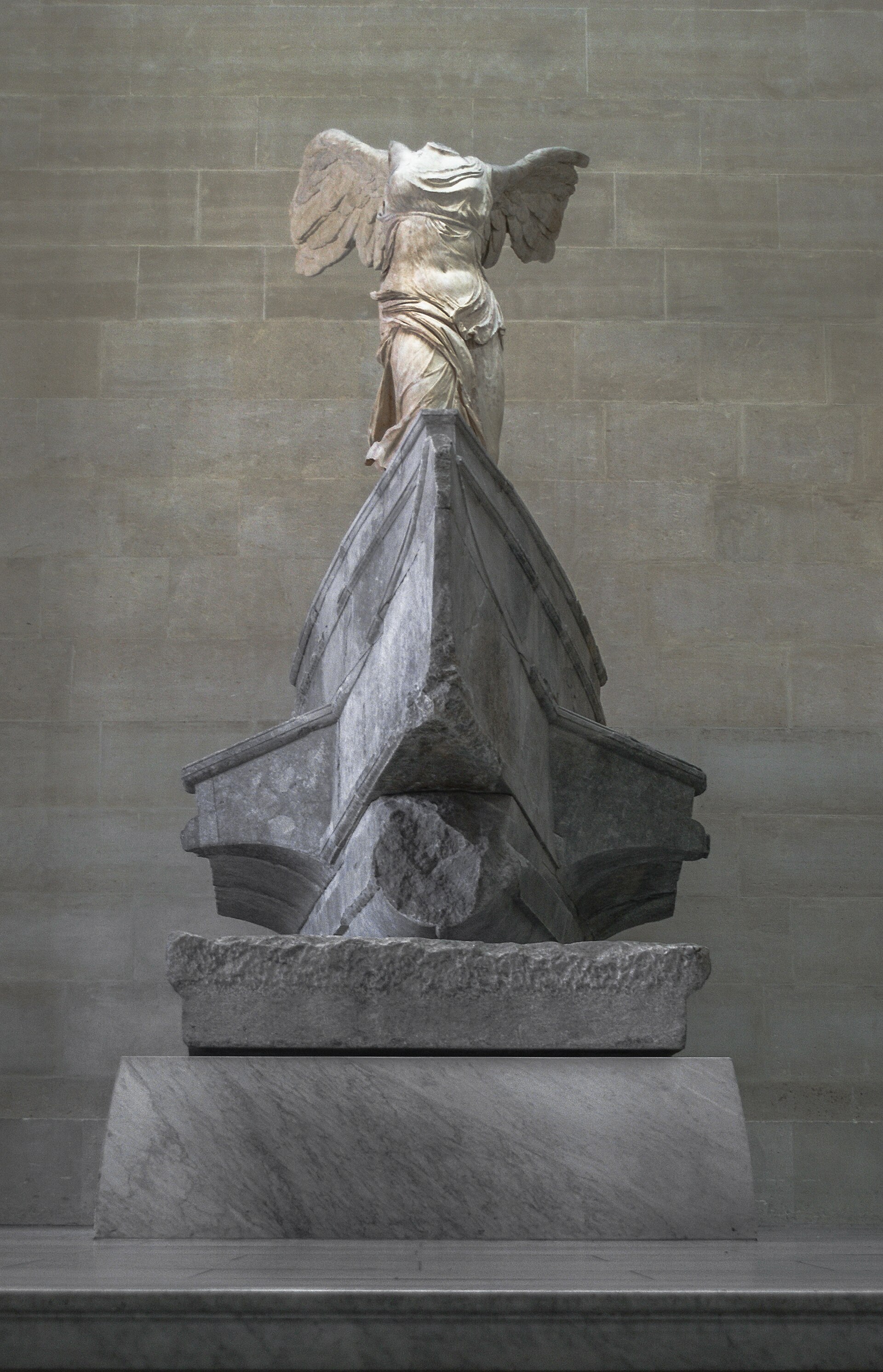 La Victoire de Samothrace au musée du Louvre